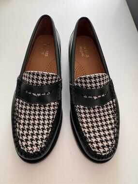 NWOT Bass WEEJUNS UNIQUE Green loafers 6